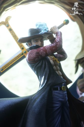 【Pre-order】One Piece Dracule Mihawk GK Resin Statue 1/6 Scale Magic Play Club Studio