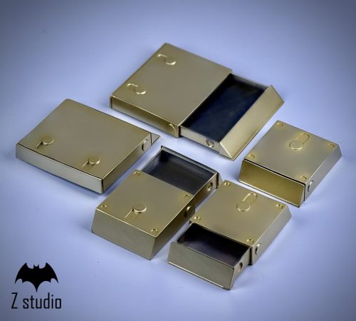 【Pre-order】Z Studio 1/1 Scale Cinematic Grade Batman Weapon Replica Series Volume 2 (Christian Bale Edition) Resin Statue